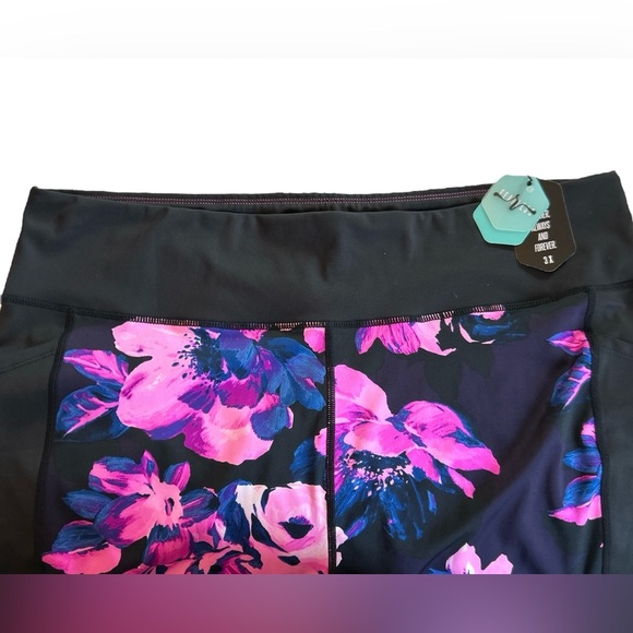 NWT 3XL Lularoe Rise Fearless High Waist, Capri Length, Workout Fitness Legging. - Picture 3 of 9